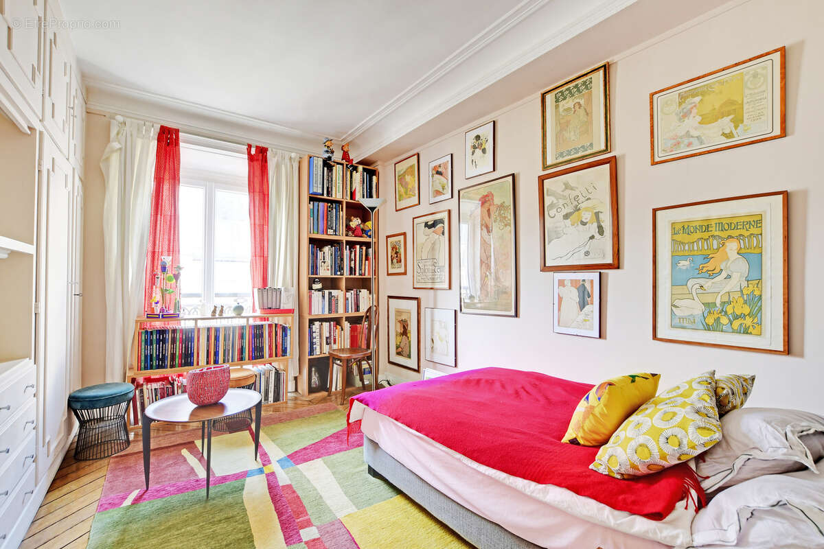 Appartement à PARIS-1E