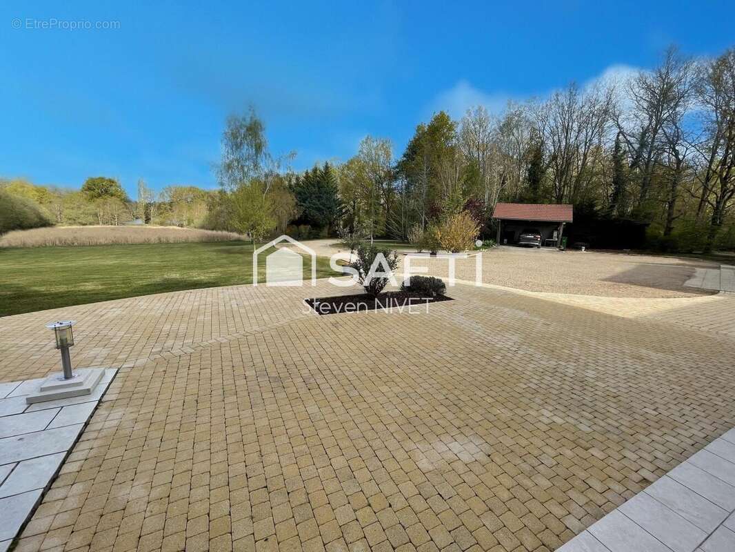 Maison 220 m² à Genouilly  - photo 2