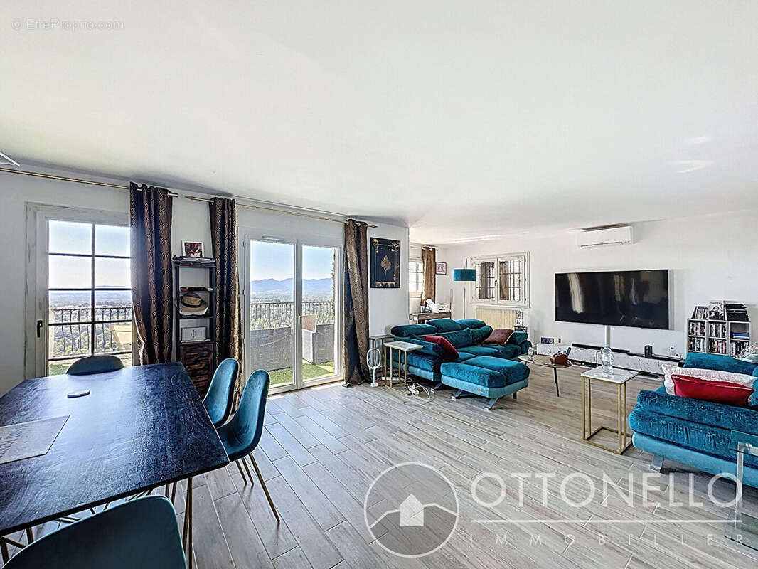 Maison à ROQUEBRUNE-SUR-ARGENS