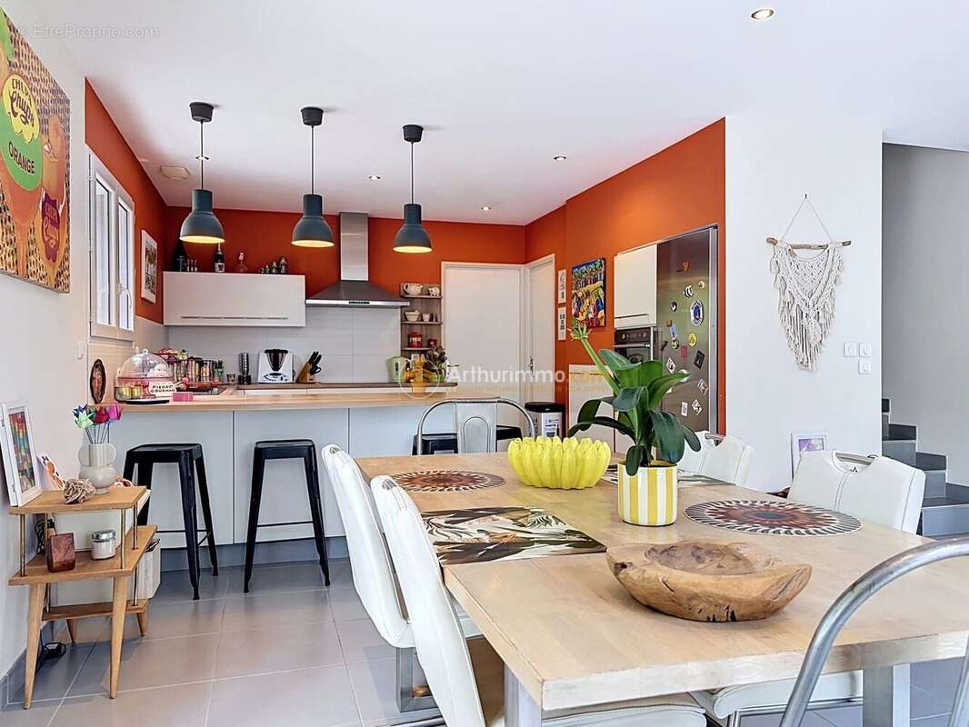 Maison à NIVOLAS-VERMELLE