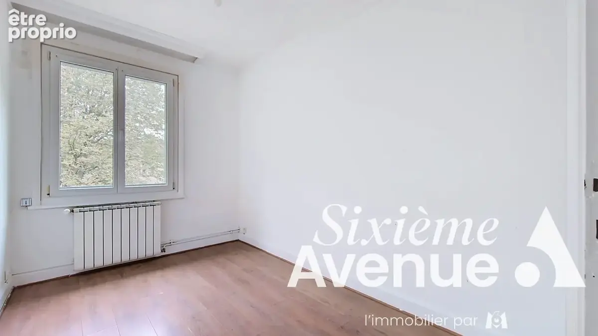 Givors centre  Grand T4 lumineux avec balcon, vue dégagée et cave de 28 m² - photo 9