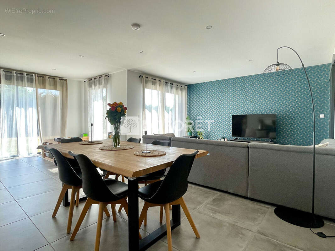 Maison à SAINT-ROMAIN-DE-BENET