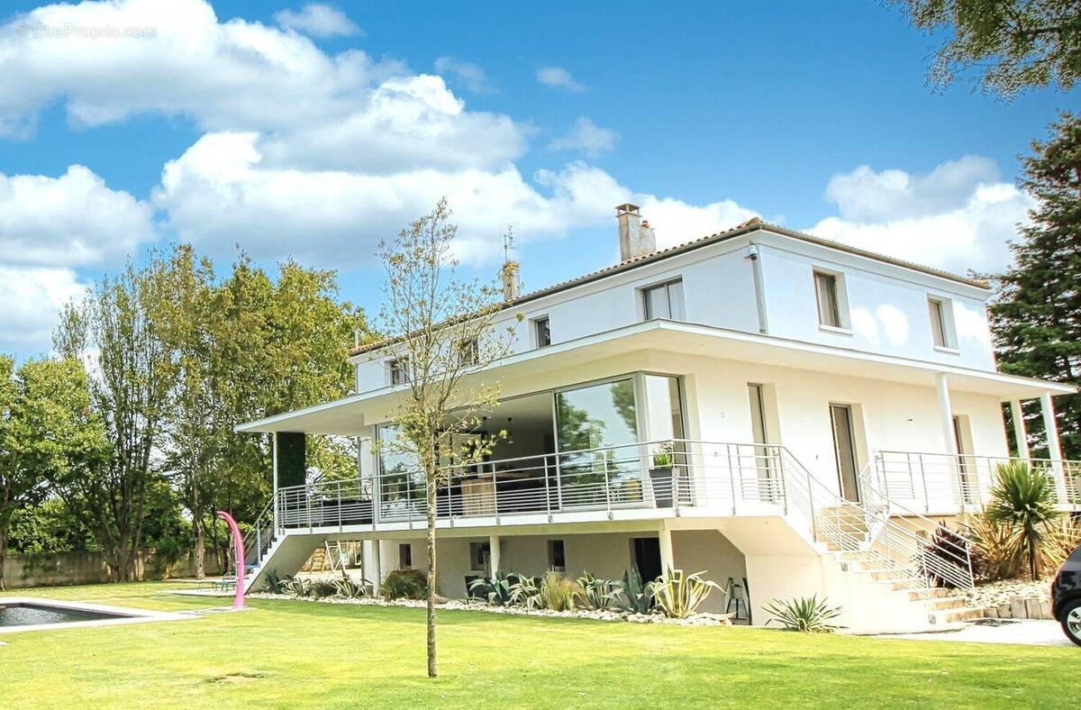 Maison 290 m² à Saujon  - photo 1