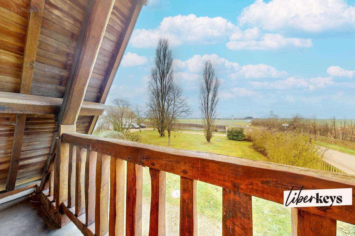 Maison à MARCILLY-LA-CAMPAGNE