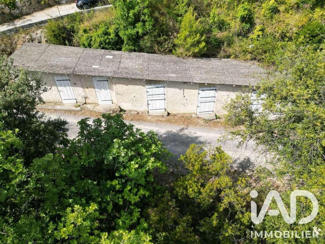 Maison 199 m² à Saint-Laurent-Du-Var  - photo 8