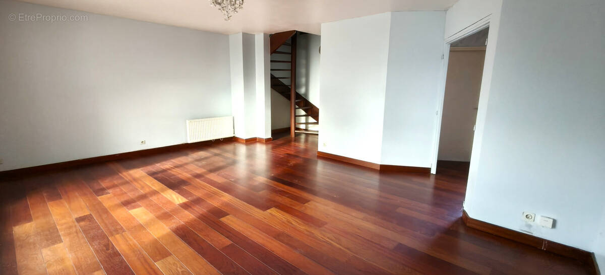 Appartement à ONET-LE-CHATEAU