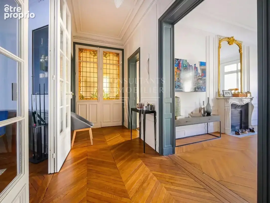 Haussmannien - 4 chambres - balcon filant - janson de sailly - - photo 4