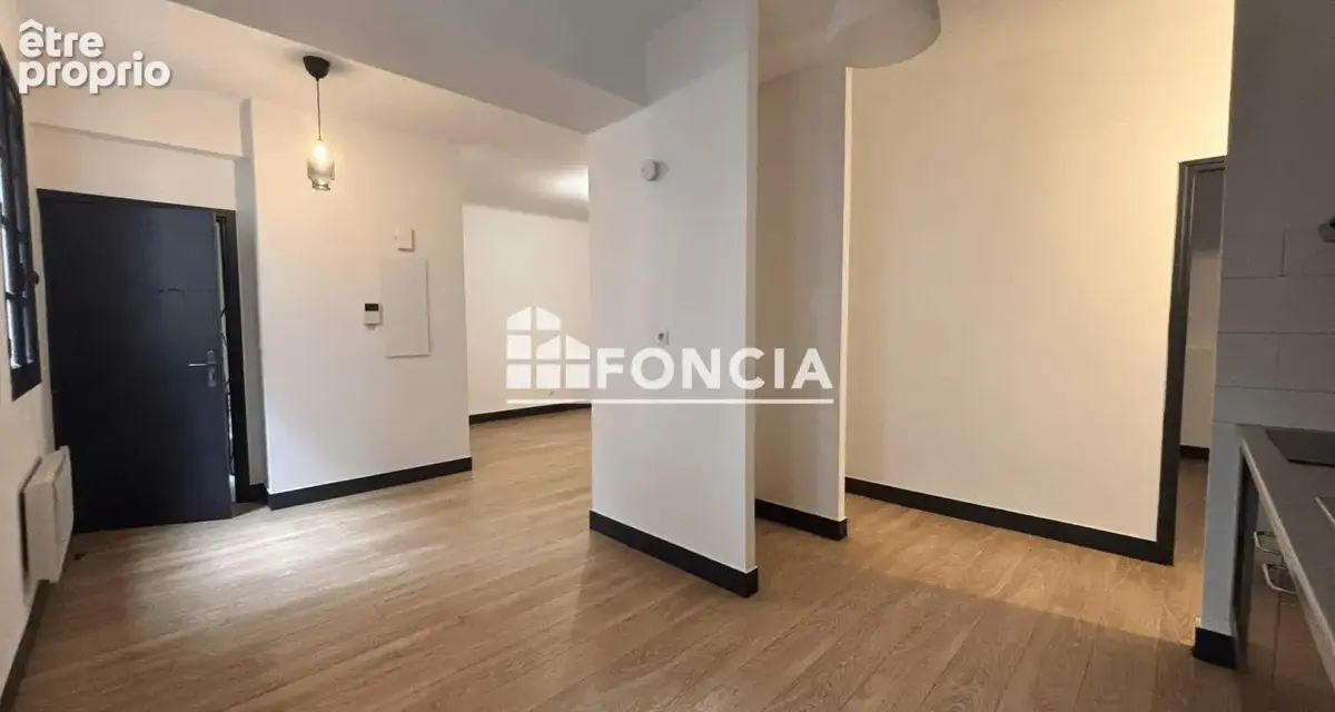 Pézenas – Appartement T3 rénové en plein centre-ville - photo 4