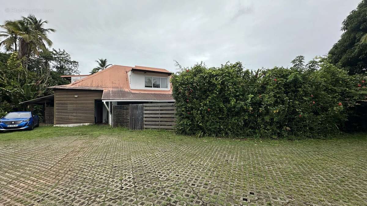 Appartement à REMIRE-MONTJOLY