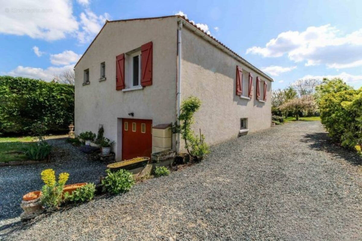 Maison à SURGERES