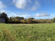 Terrain à SAINT-FRONT-DE-PRADOUX