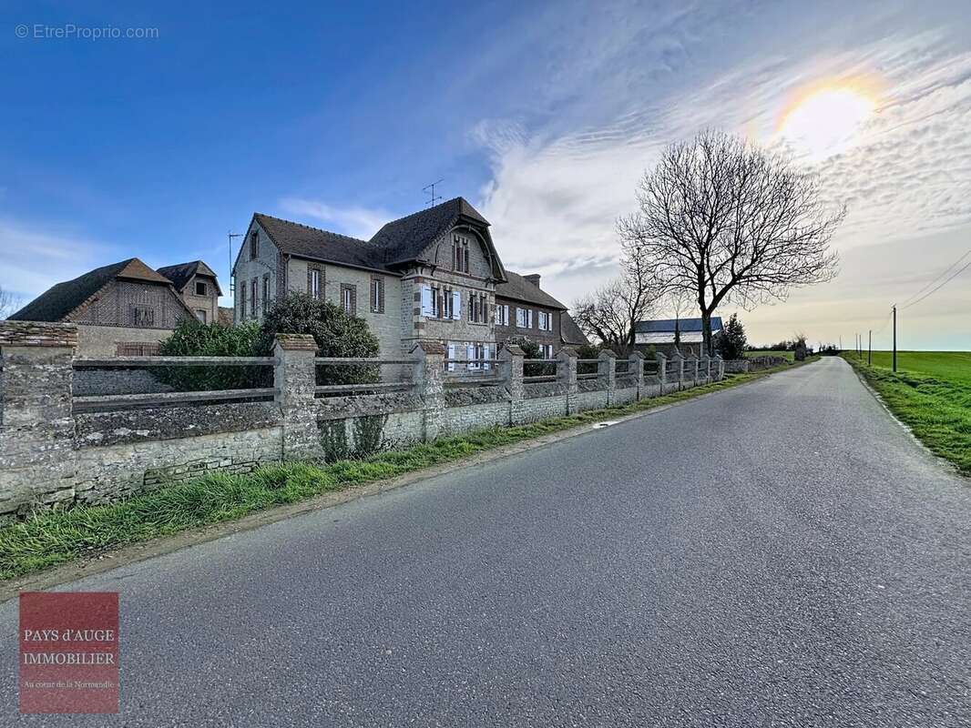 Maison à LES MOUTIERS-EN-AUGE