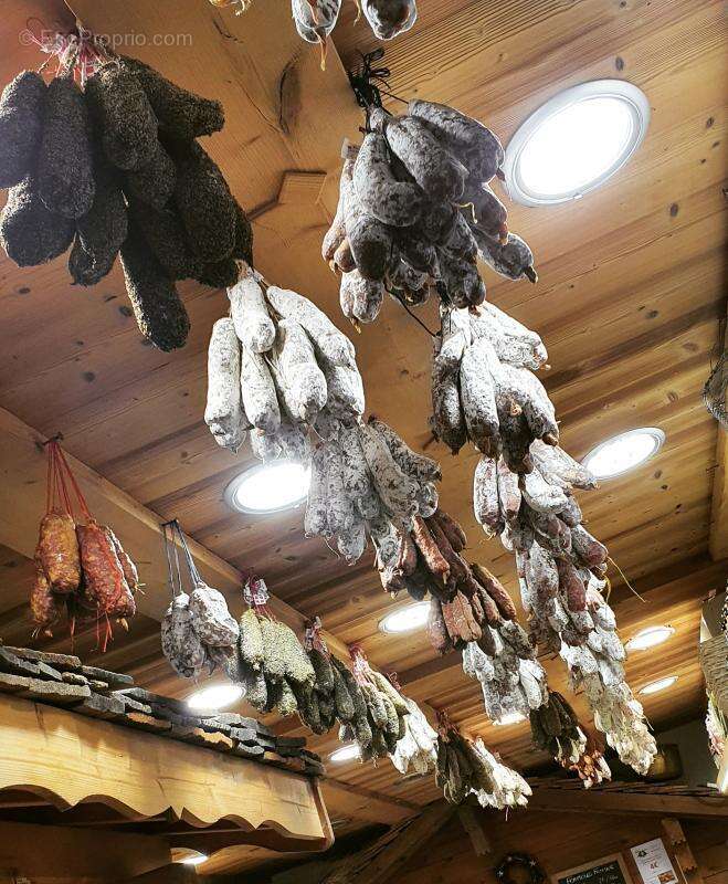 Commerce à NOTRE-DAME-DE-BELLECOMBE