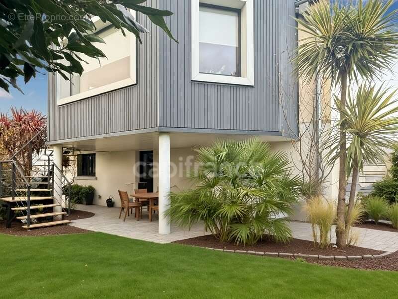 Maison à LE RELECQ-KERHUON