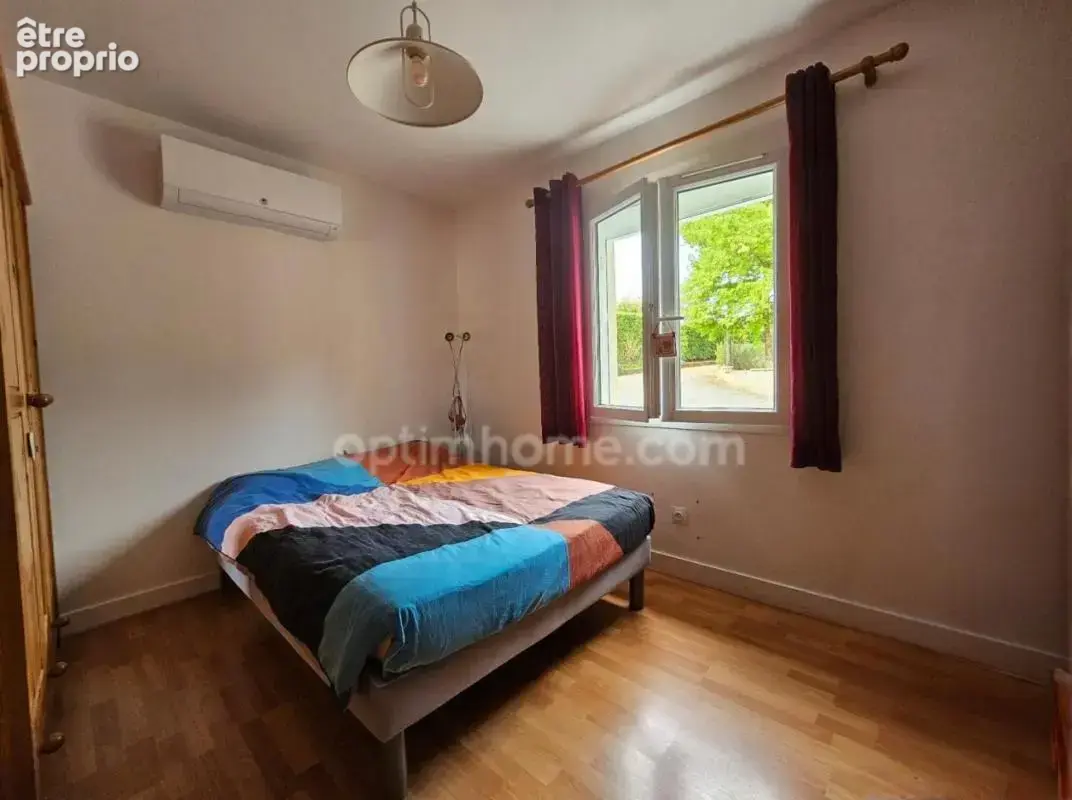 Maison de plain-pied de 120 m², 4/5 chambres et grand garage, au calme absolu. CHAMPNIERS (16) - photo 5