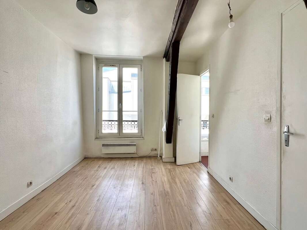 Studio paris iième avec ascenseur - photo 7