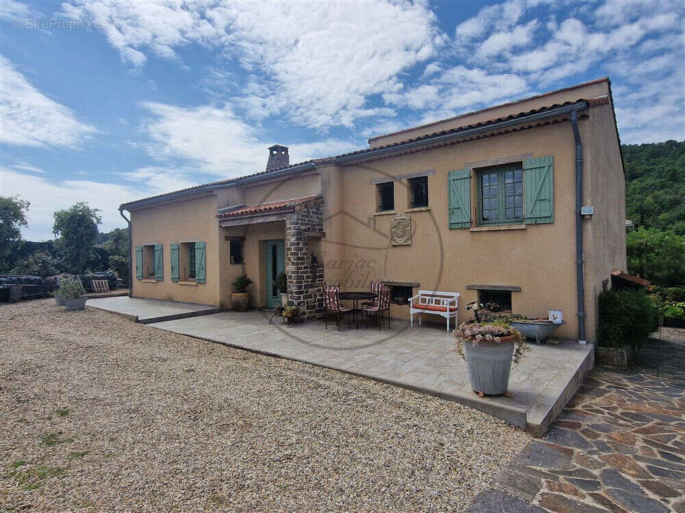 Maison avec piscine dans un environnement privilégié - photo 2
