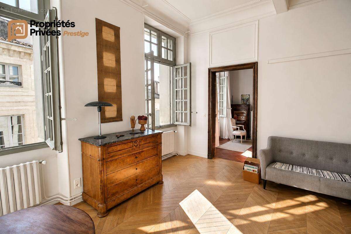 UZÈS : Une adresse d'exception Hôtel particulier de 316 m², vendu dans son intégralité, sur la prestigieuse Place Dampmartin - photo 9