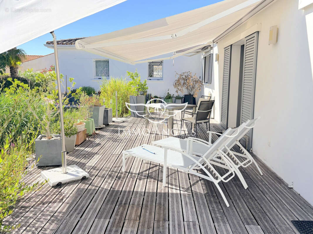 Maison 162 m² à Semussac  - photo 2