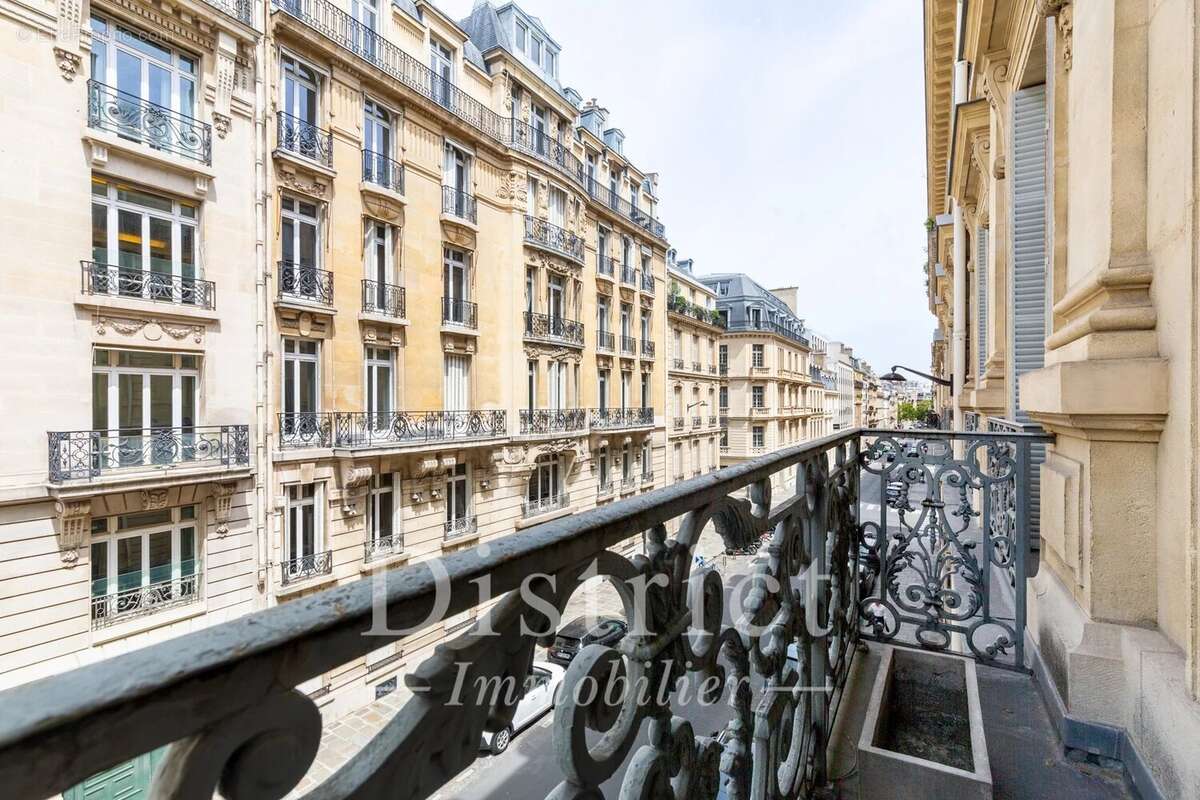 Exclusivité Avenue de Messine. Appartement entièrement rénové 242 m² - photo 2