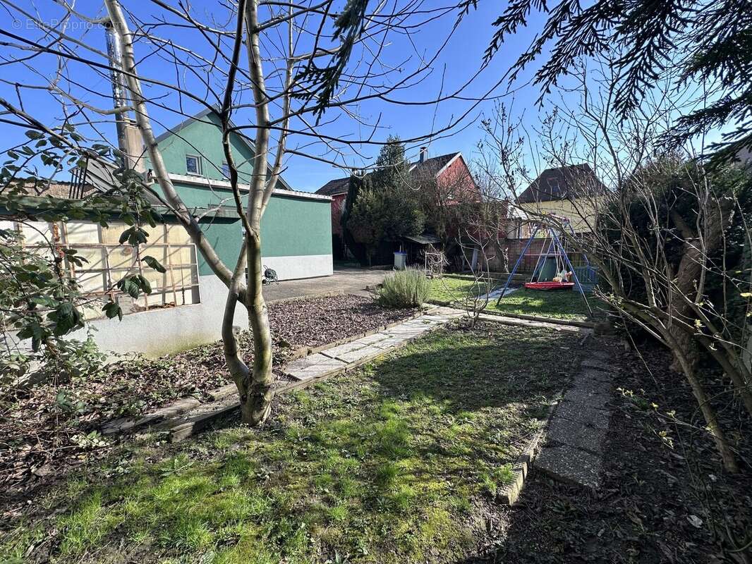 Autre vue depuis l'arrière du jardin - Maison à SOUFFELWEYERSHEIM