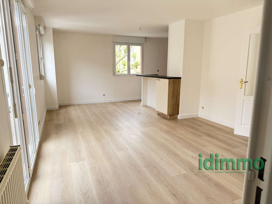 Appartement à GREZIEU-LA-VARENNE