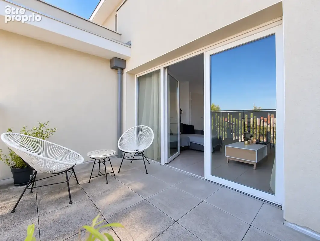 VÉTRAZ-MONTHOUX   T2 récent avec grande terrasse et garage - photo 3