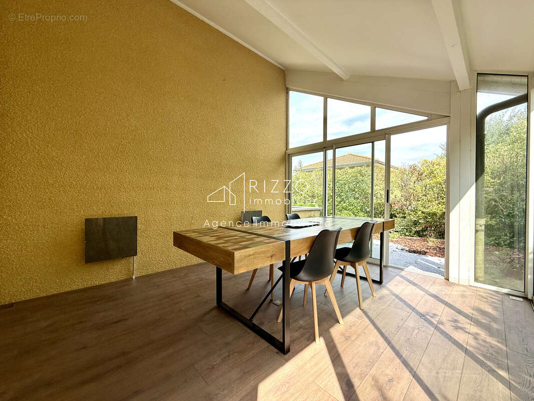Magnifique maison individuelle de 185,84 m2 sur un terrain plat de 853 m2 à Valleiry - photo 10