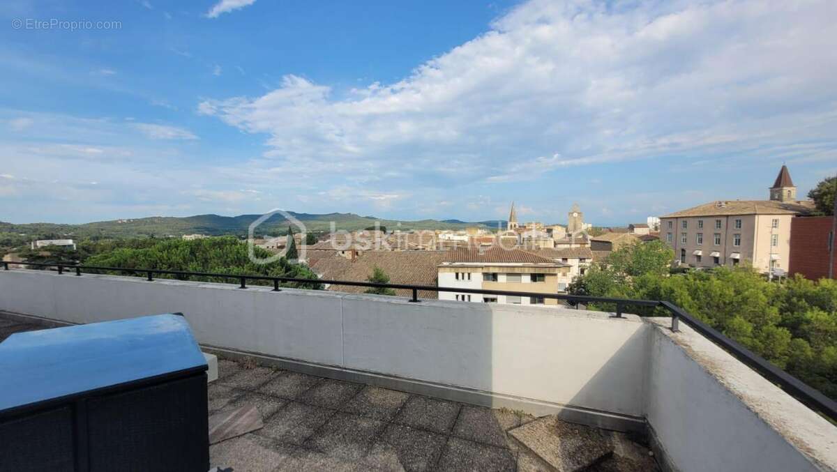 Appartement à BAGNOLS-SUR-CEZE