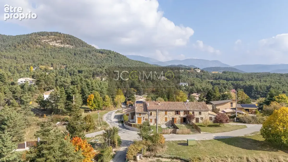 Photo Maison à La Martre au prix de 179 000€