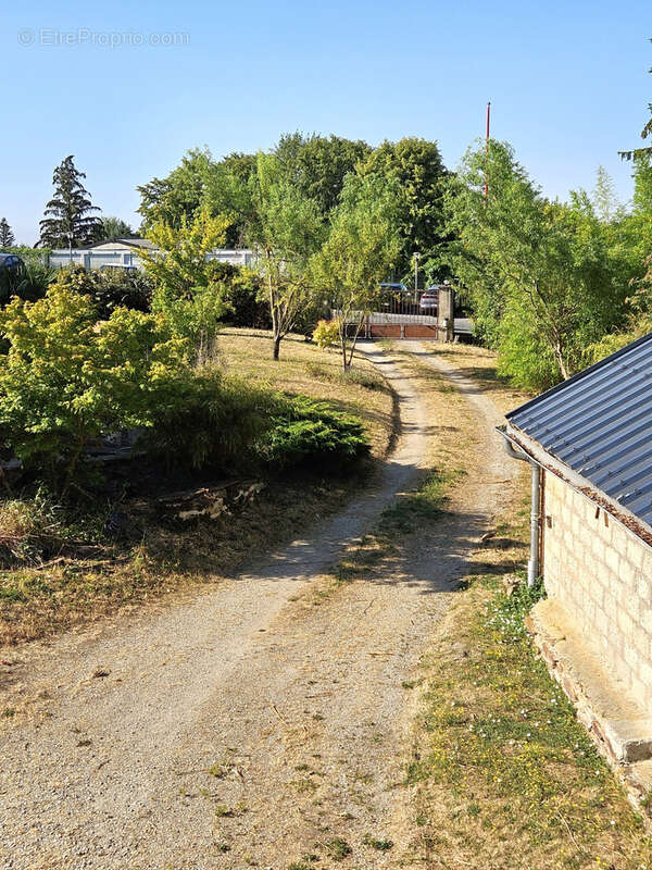 Maison rénovée avec grand jardin aménagé et garage, située dans le centre ville de Baraqueville - photo 36