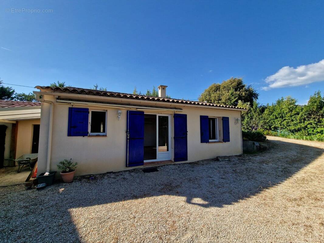 Appartement à SAINT-MARTIN-DE-LA-BRASQUE
