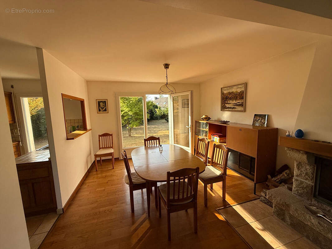 A vendre. CARANTEC. Grande maison entre bourg et port. - photo 6