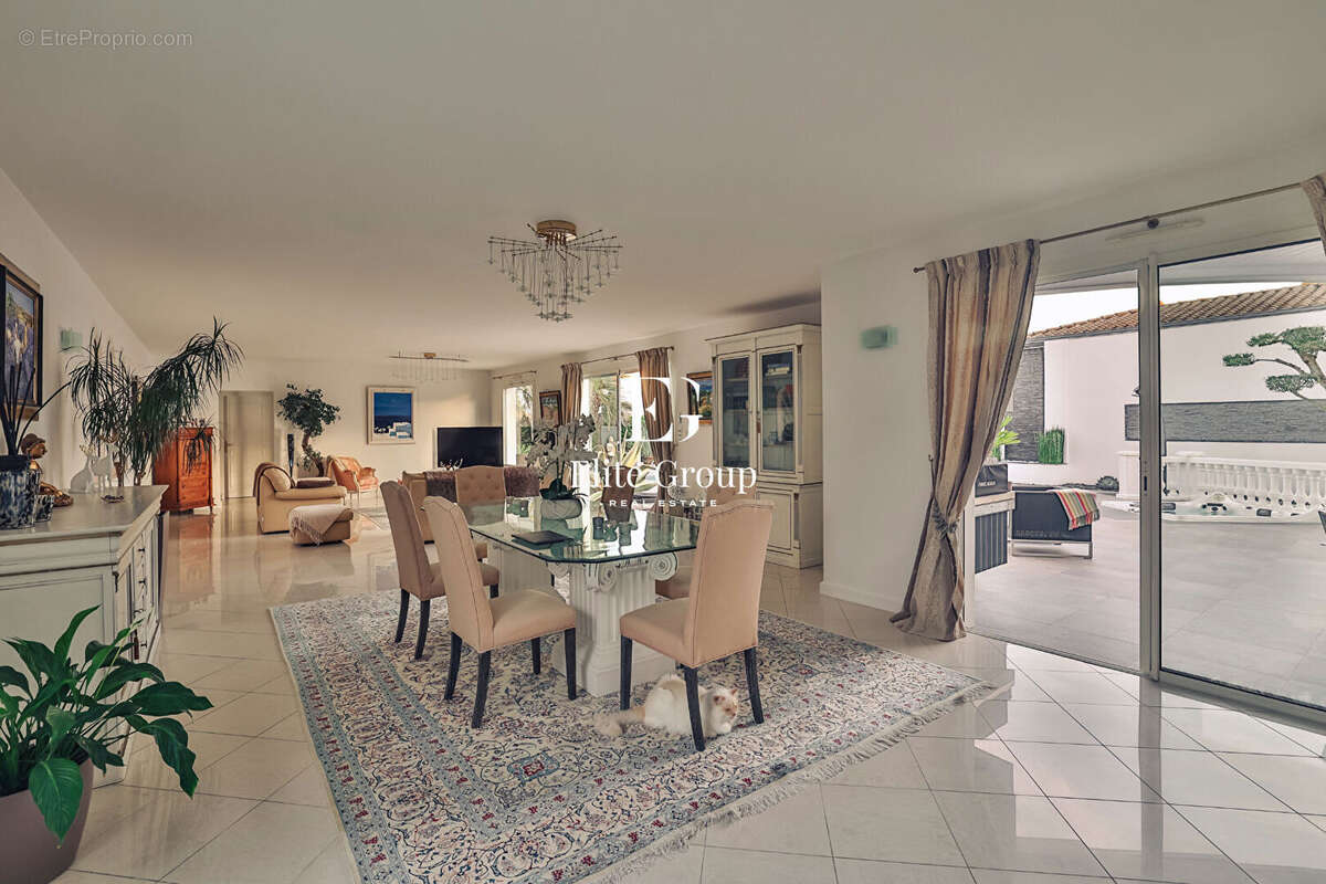 Maison à VAUX-SUR-MER