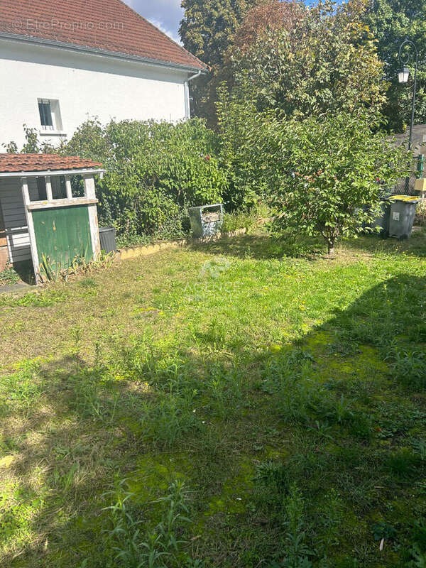 Maison à LE MESNIL-LE-ROI