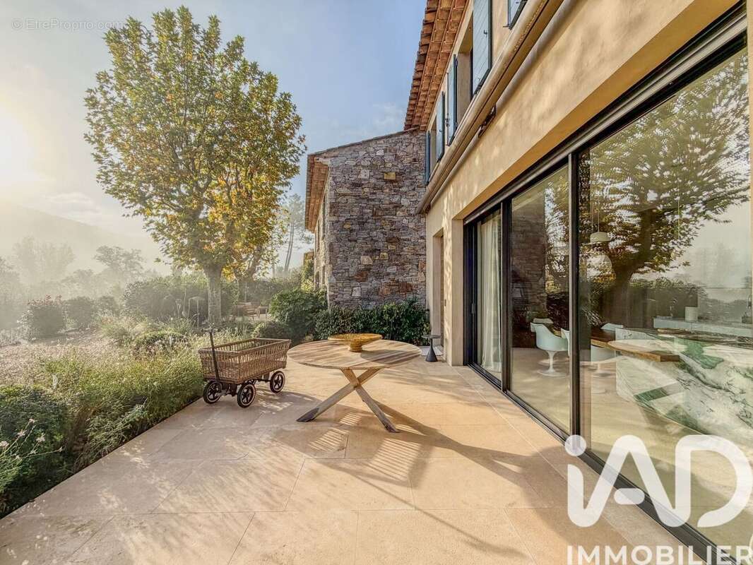 Maison 245 m² à La Mole  - photo 2