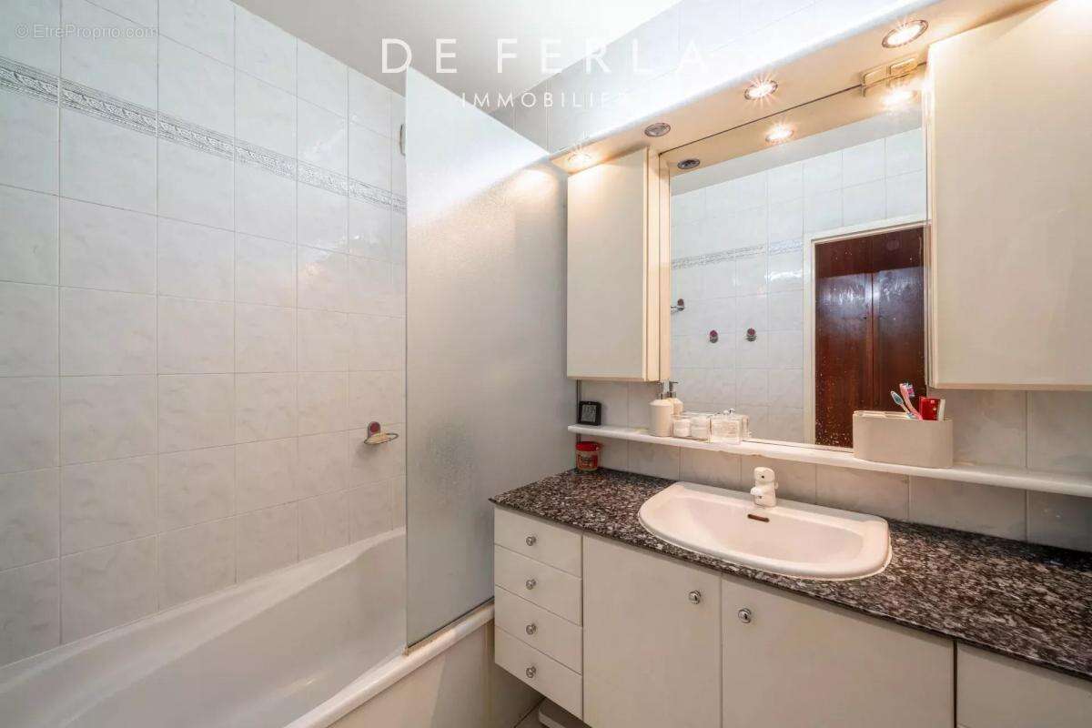 Appartement à PARIS-14E