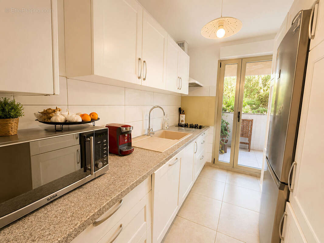 * Bord de Mer ** Appartement 3 pièces (77,17m²) ** Rez-de-chaussée + Parking  + Cellier** 83430 Saint Mandrier sur mer - photo 3