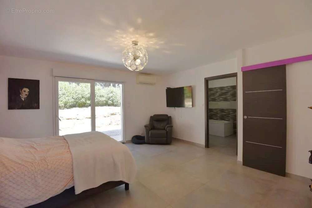 Maison à BAGNOLS-EN-FORET