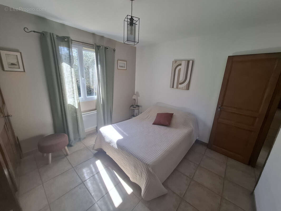 Maison à FONTVIEILLE