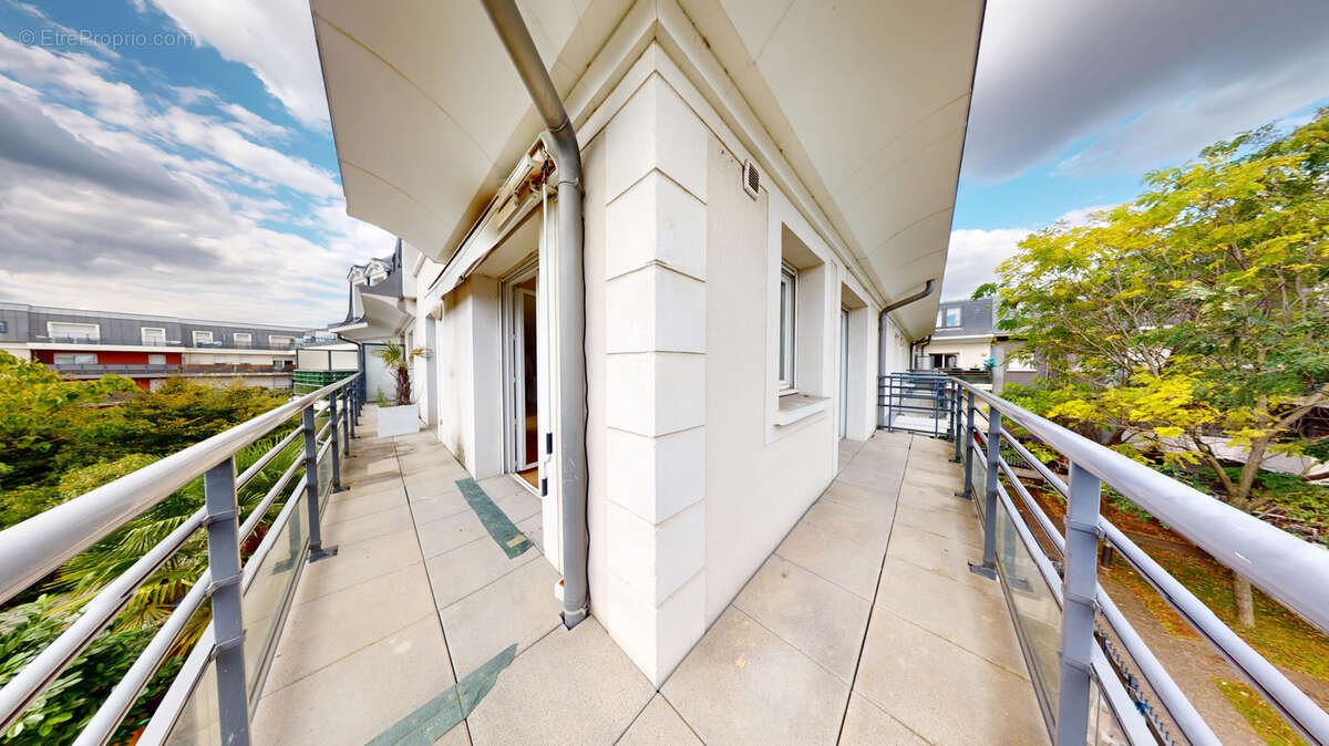 Appartement à SARTROUVILLE