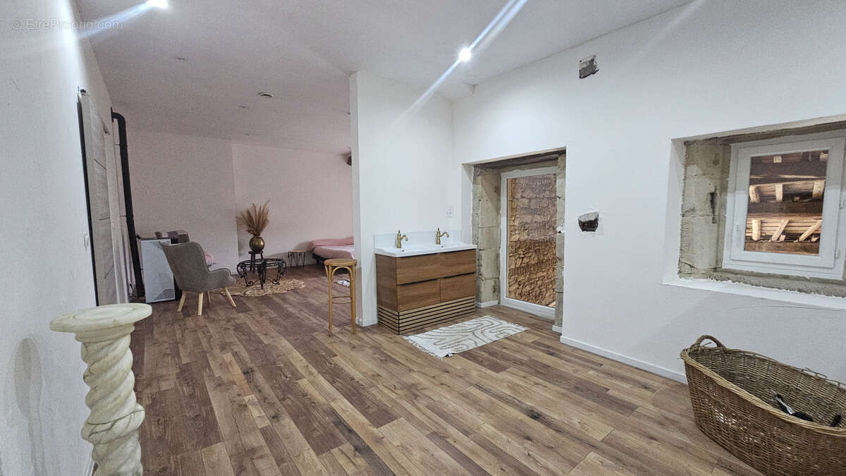 Maison de caractère, 288m2 hab. au cœur du village - photo 10