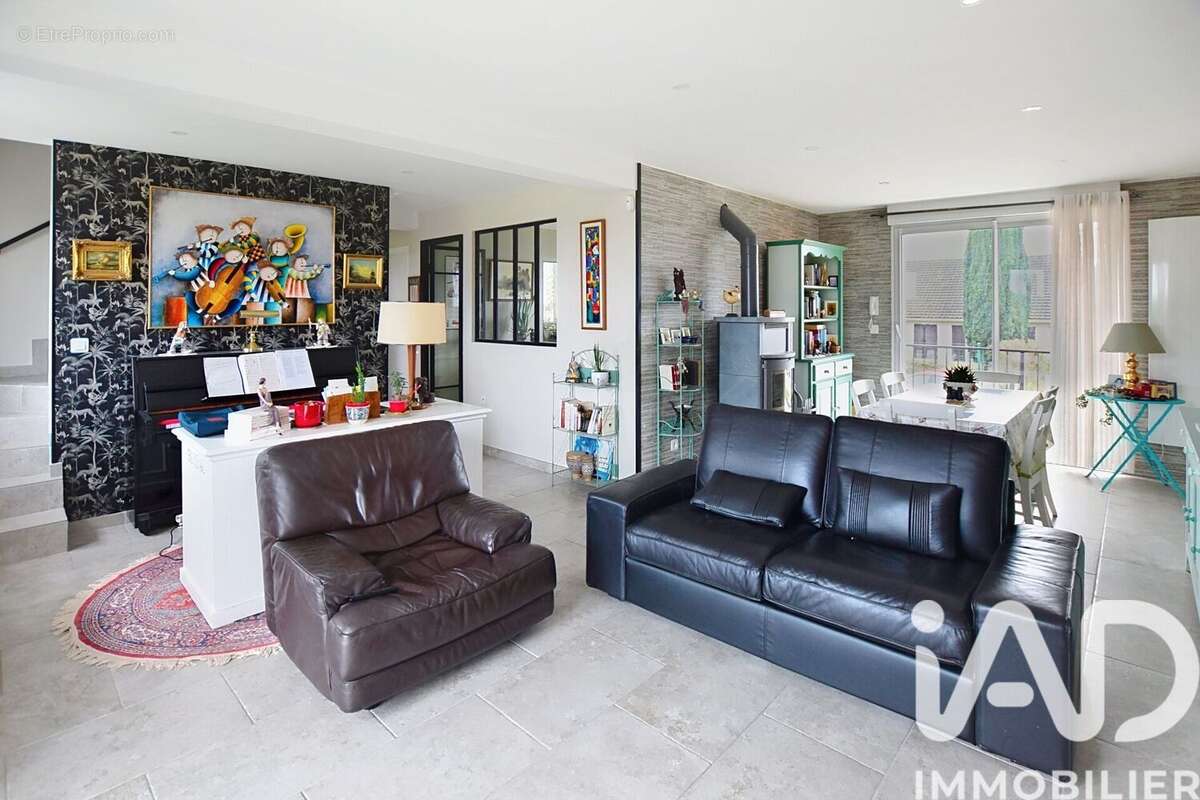 Maison 107 m² à Crecy-La-Chapelle  - photo 3