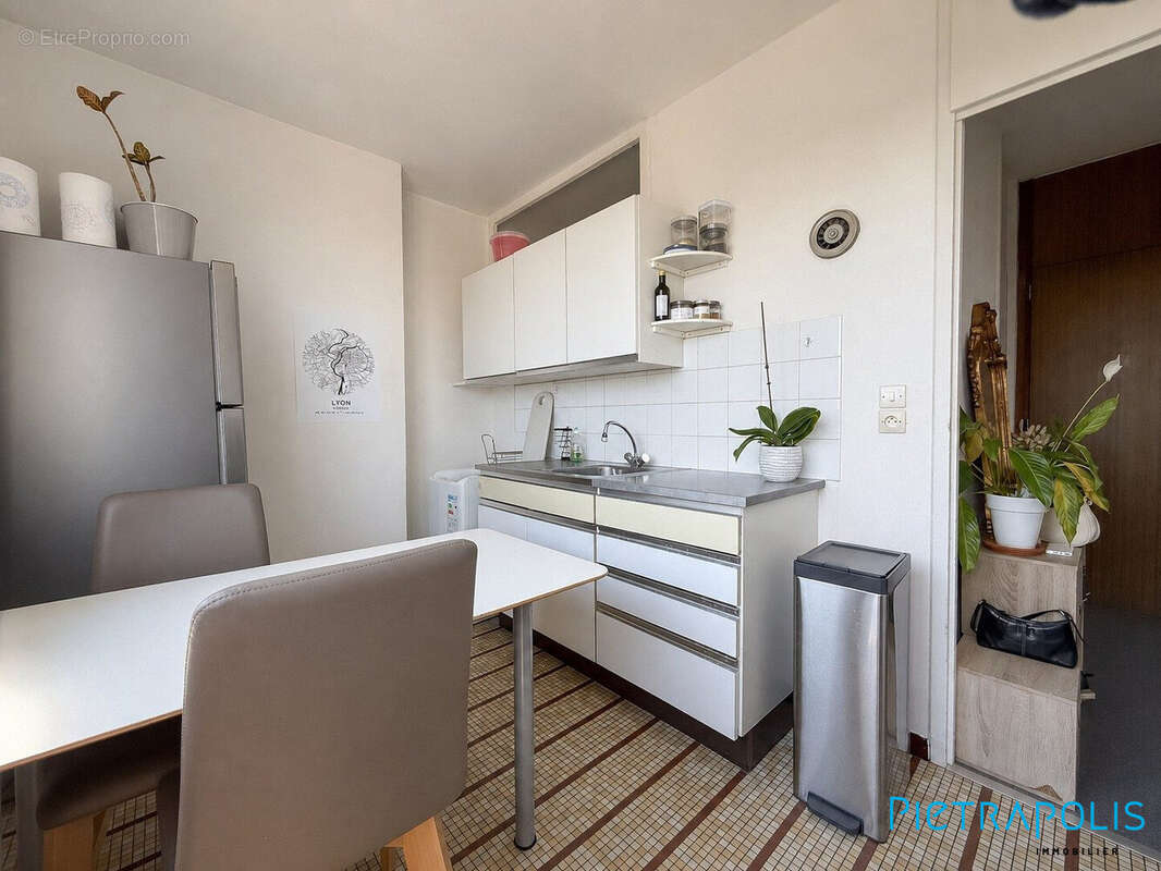 Appartement 31 m² à Bron  - photo 4