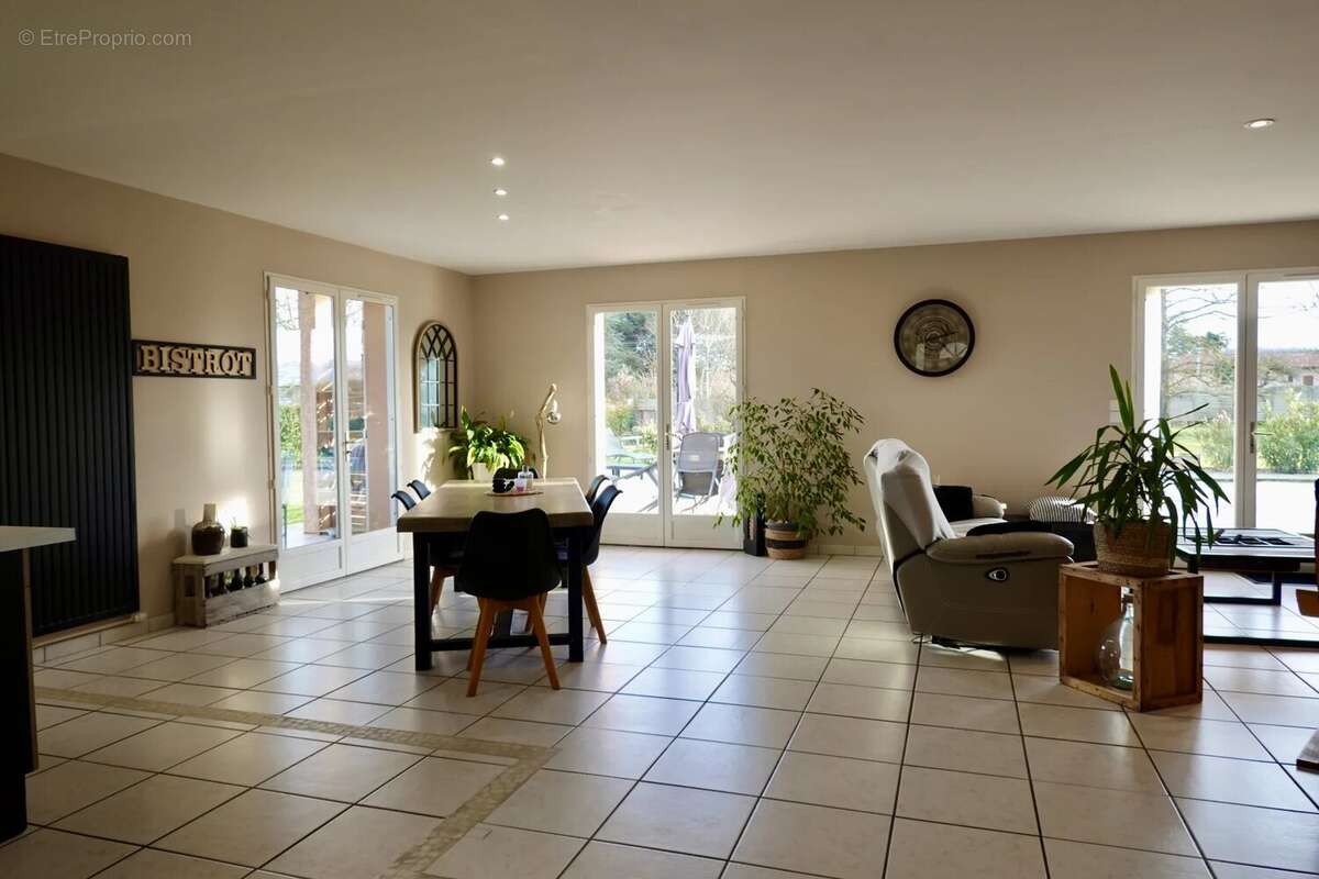 Maison à SAINT-MARTORY