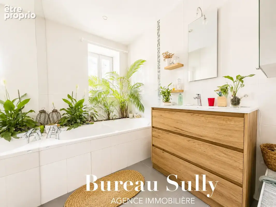 Exclusif : SAINT-DIDIER-AU-MONT D'OR - Centre : Superbe Maison Familiale de Charme (210m2 environ) baignée de - photo 13