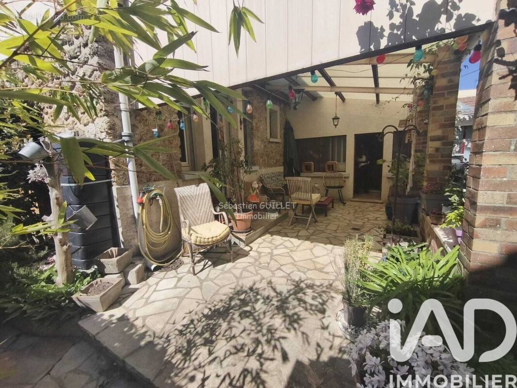 Photo 1 - Maison à LE MESNIL-SAINT-DENIS