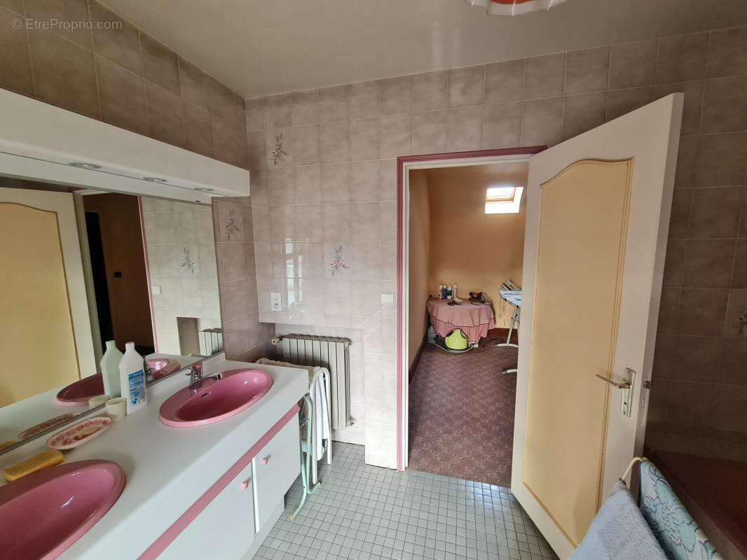 À vendre – T2 de 45 m² à rénover – Hypercentre de Melesse - photo 3