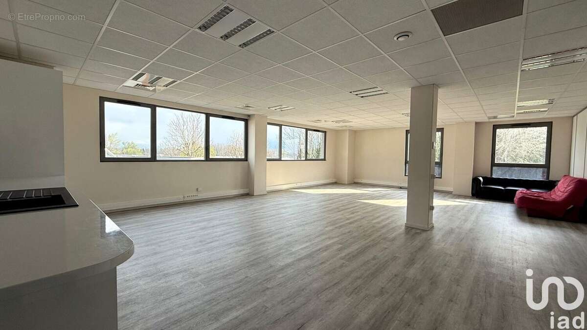 Photo 5 - Commerce à VEUREY-VOROIZE