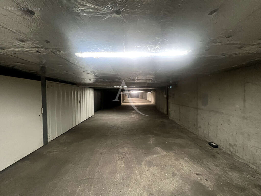 Parking à PARIS-10E